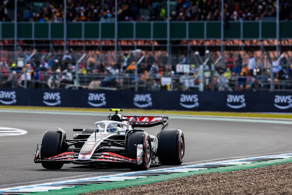 Hulkenberg au volant de sa Haas VF-24