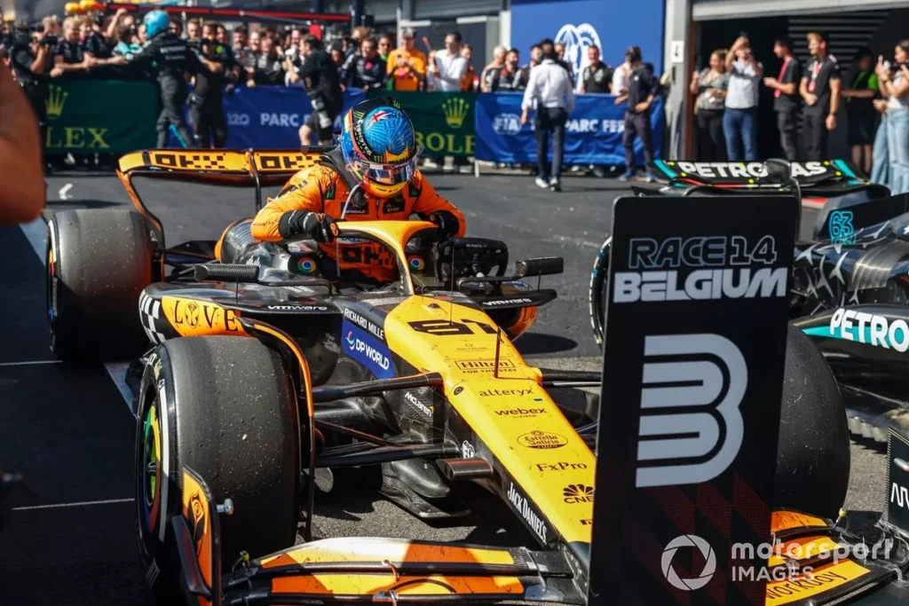 Oscar Piastri, termine 3ème et monte sur le podium. MCL38, McLaren, Spa Francorchamps, F1 2024.