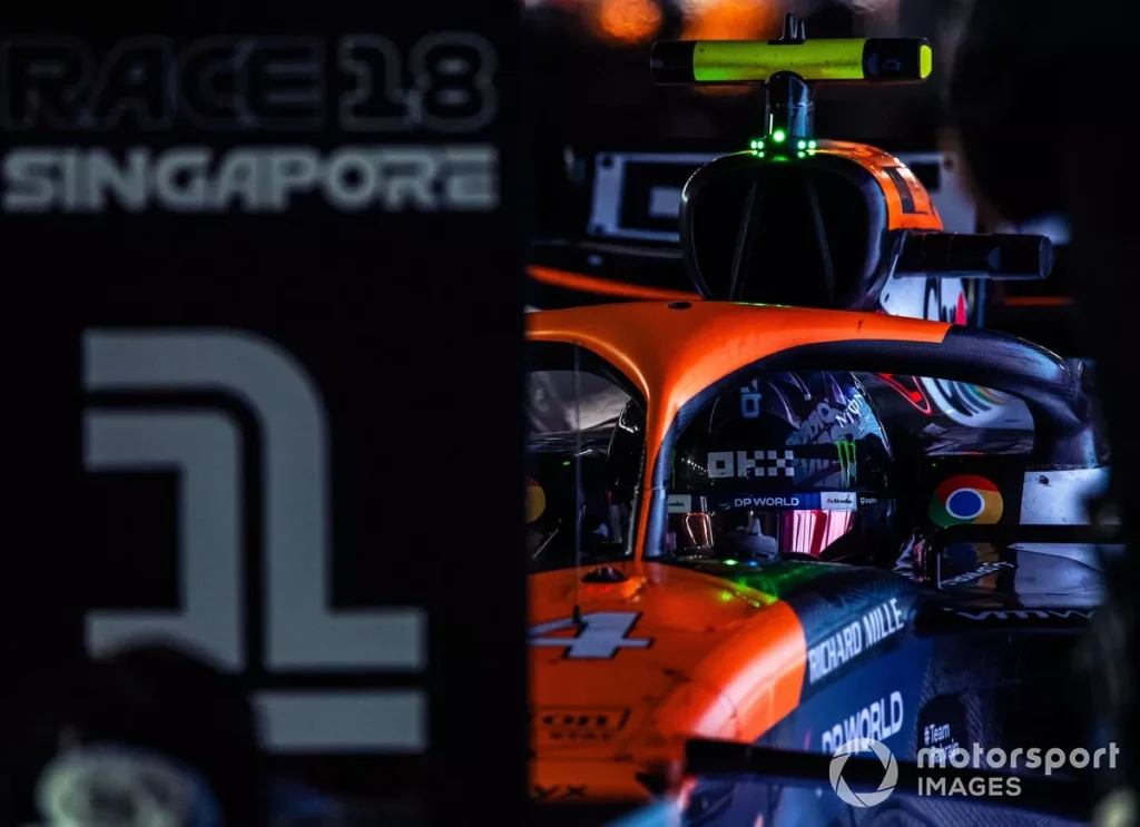 Lando Norris absolument seul au monde en course, son seul adversaire étant lui même.